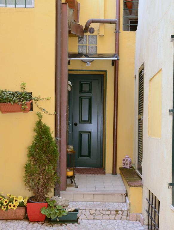B&B Aurora Domus D'A-Mare Pesaro Exterior photo